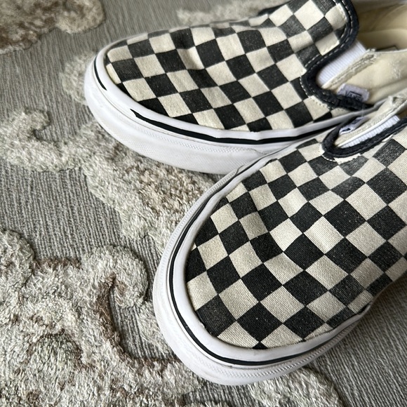 Size US 4 checkerd Vans - Picture 6 of 6